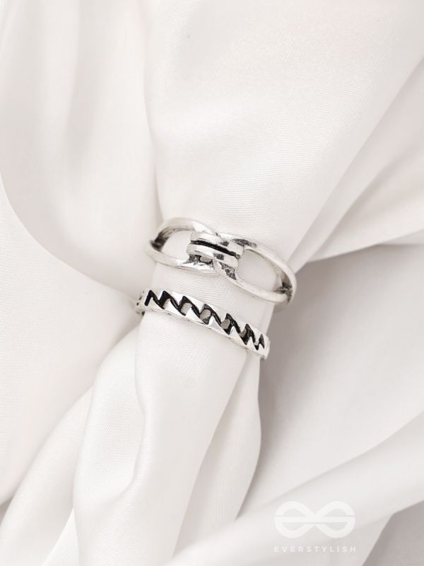 The Antique Charms- Set of Two Silver Rings