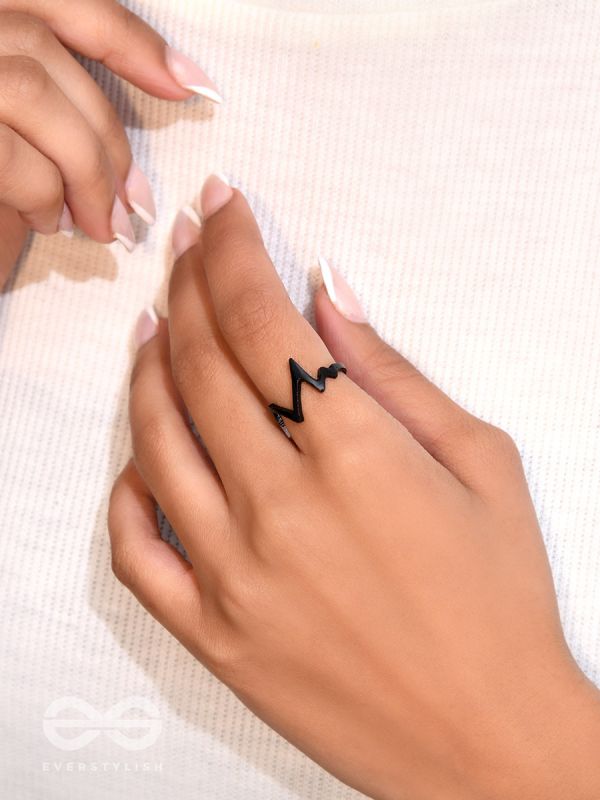  THE TWISTED VINE- ELEGANT BLACK RING