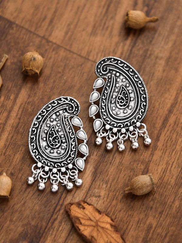 The Vintage Motifs Pearl Earrings- The Embellished Oxidised Collection