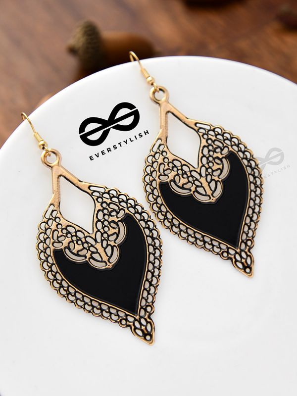 The perpetual beauty - Casual Dangler Earrings