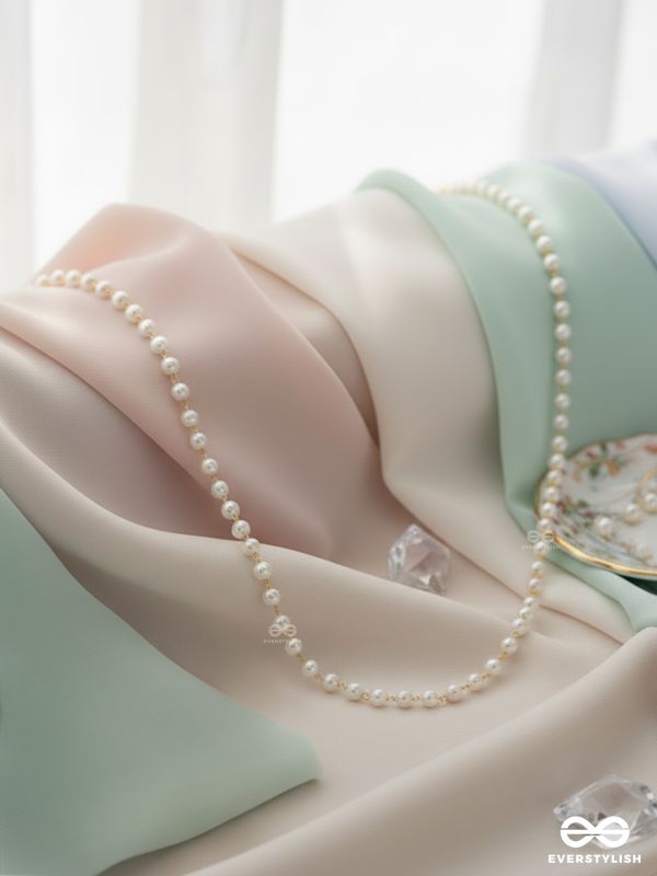 The Pearls of Elegance - Golden Statement Neckpiece