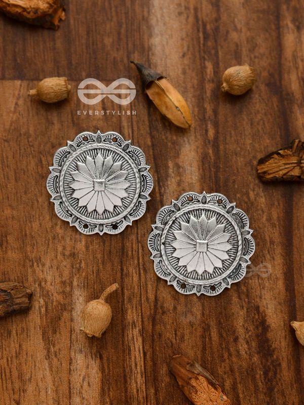 The Emblem of Elegance - Set of Choker and studs