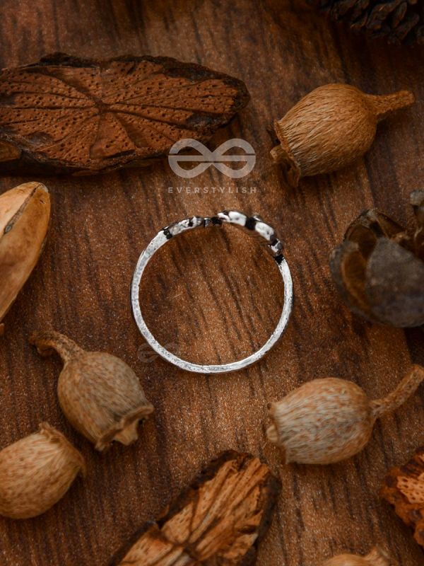 Nature's Delight Toe Ring - Tiny Trinket Collection