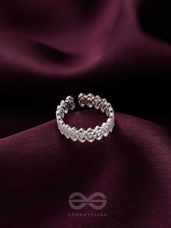 The Intricate Elegance - Adjustable Ring