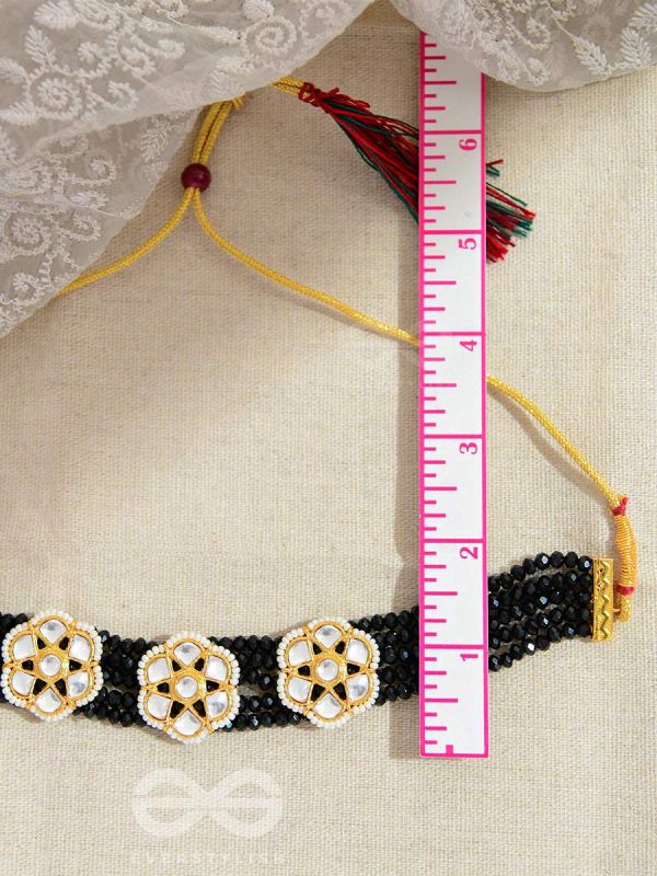 The Classy Elegance - Set of Statement Choker and Studs (Black)