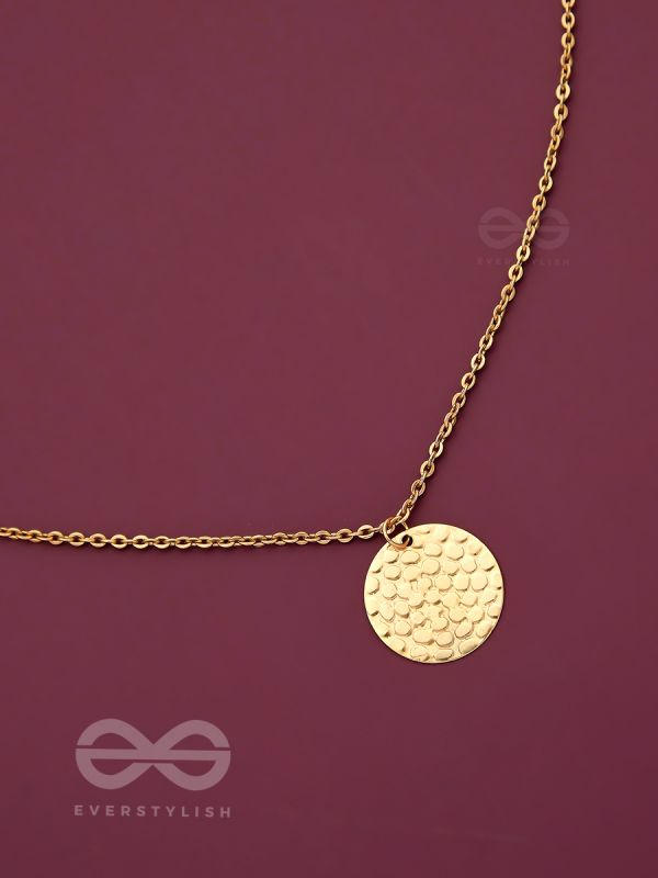I'm A Magnificent Mirage - Golden Casual Neckpiece With Anti-Tarnish Coating 