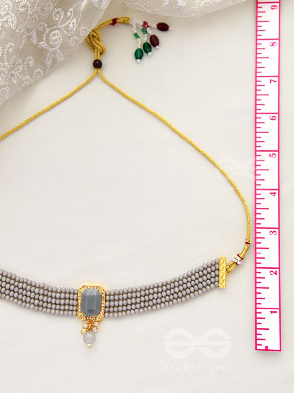 THE MYSTICAL MAGNIFICENCE - SET OF STATEMENT CHOKER AND EARRINGS (GREY)