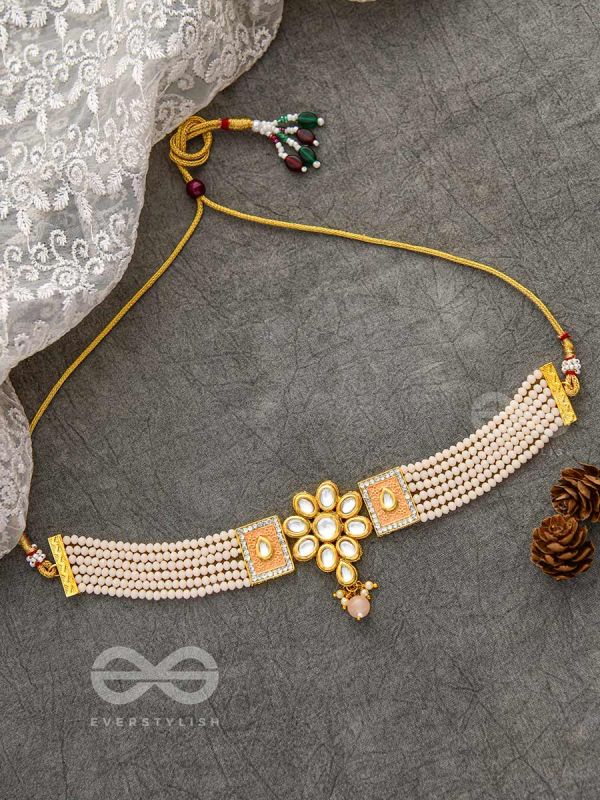 THE ETHERAL ELEGANCE - SET OF STATEMENT CHOKER AND EARRINGS (Pastel pink)