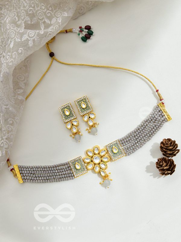 THE ETHERAL ELEGANCE - SET OF STATEMENT CHOKER AND EARRINGS (GREY)
