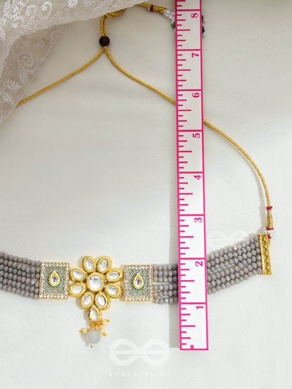 THE ETHERAL ELEGANCE - SET OF STATEMENT CHOKER AND EARRINGS (GREY)