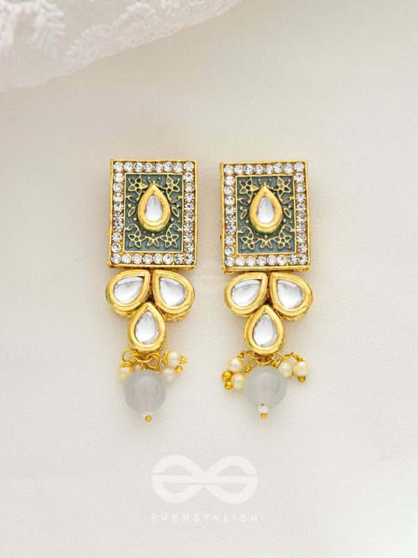 THE ETHERAL ELEGANCE - SET OF STATEMENT CHOKER AND EARRINGS (GREY)