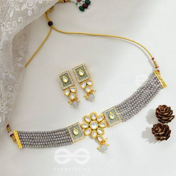 THE ETHERAL ELEGANCE - SET OF STATEMENT CHOKER AND EARRINGS (GREY)