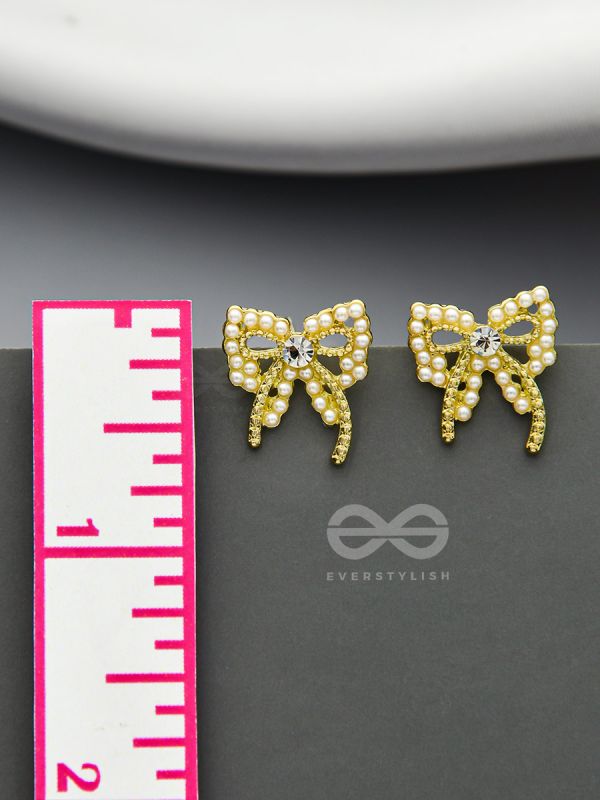 Pearlescent Cravats- Gem Stone and Pearls Studded Golden Earrings 