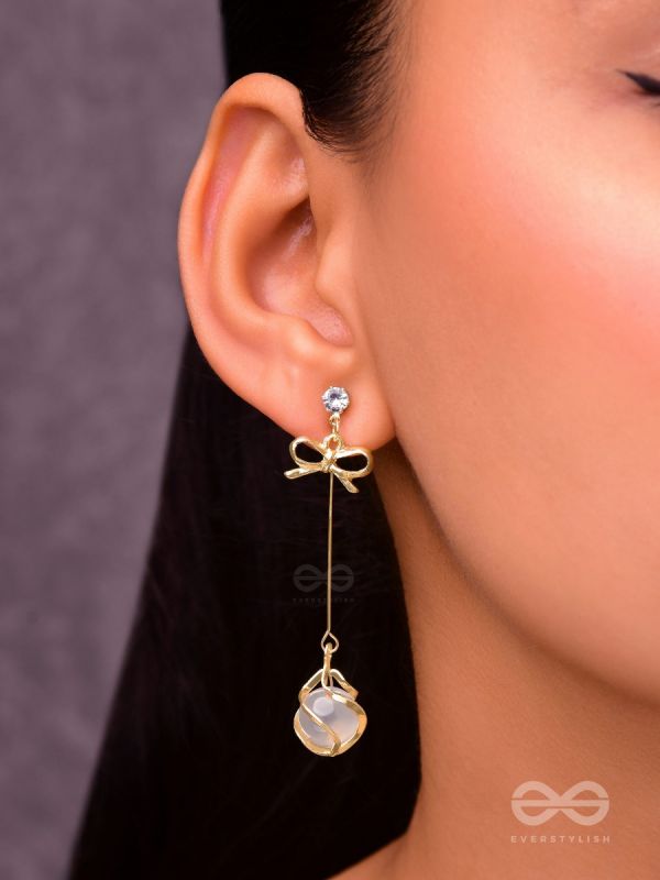 The Golden Globe Star- Elegant Golden Earrings