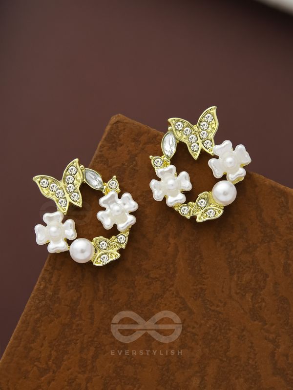  THE PEARLY WREATH- GOLDEN PEARL and Rhinestones EARRINGS
