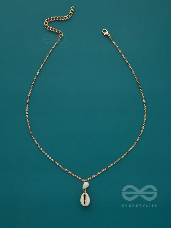 Beach Nostalgia- Golden Seashell Necklace With Anti-Tarnish Coating