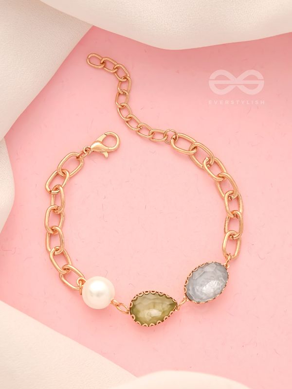 Ocean in Nutshell- Golden Embellished Bracelet