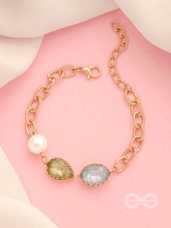 Ocean in Nutshell- Golden Embellished Bracelet