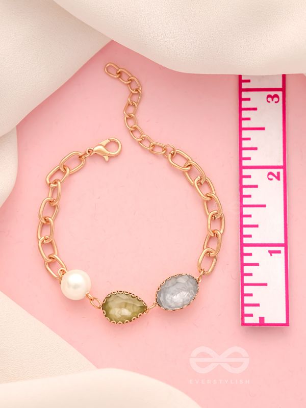 Ocean in Nutshell- Golden Embellished Bracelet