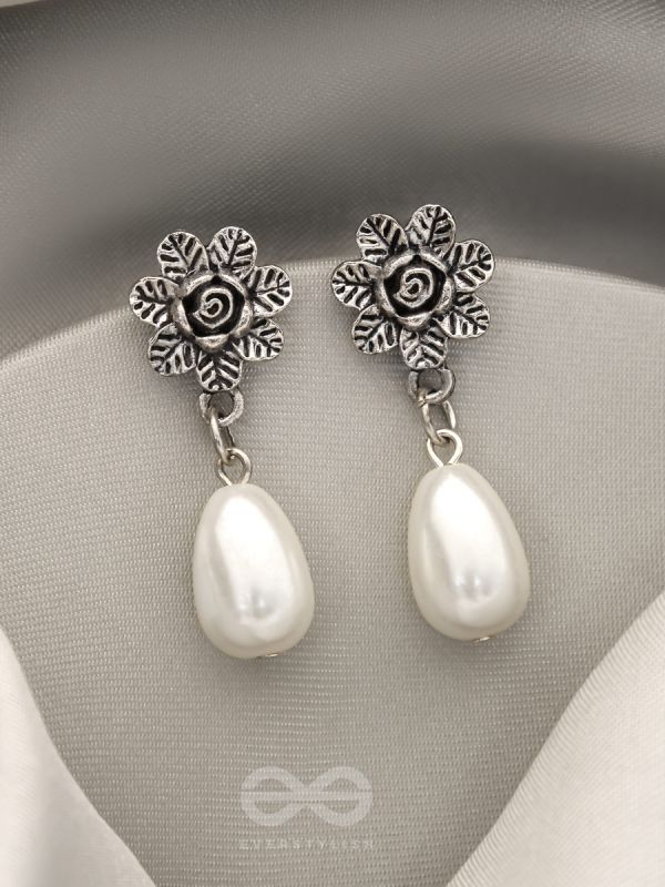 The Frosty Dewdrop- Oxidised Pearl Earrings