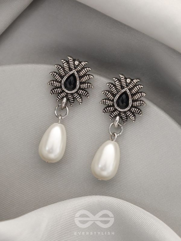 Drops of Desire- Oxidised Pearl Earrings