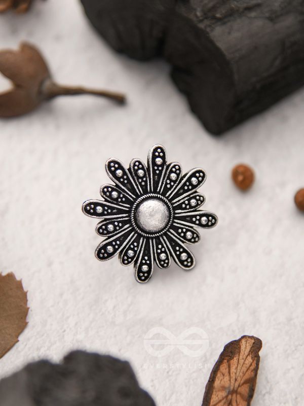 The Beaming Bloom- Oxidised Statement Ring