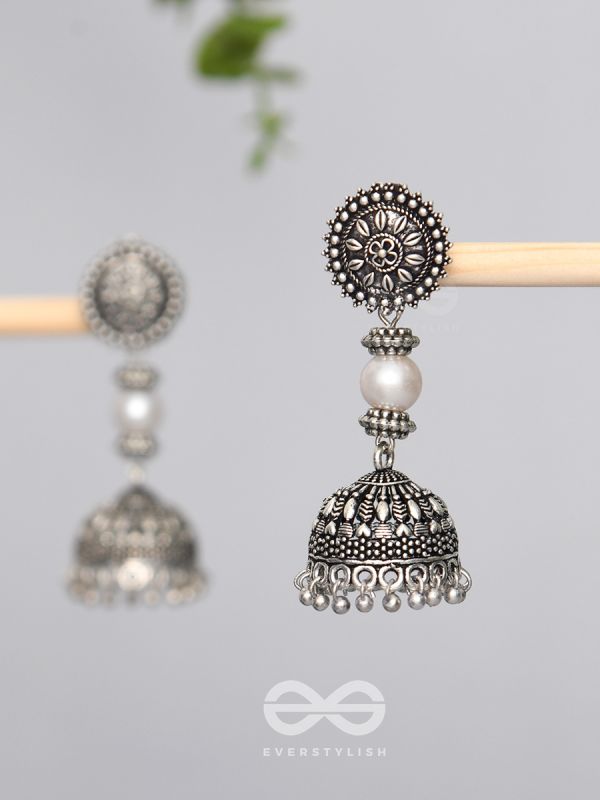 Shadow of Sun- Oxidised Pearl Earrings