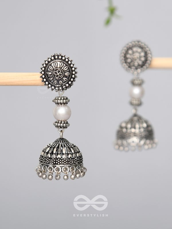 Shadow of Sun- Oxidised Pearl Earrings