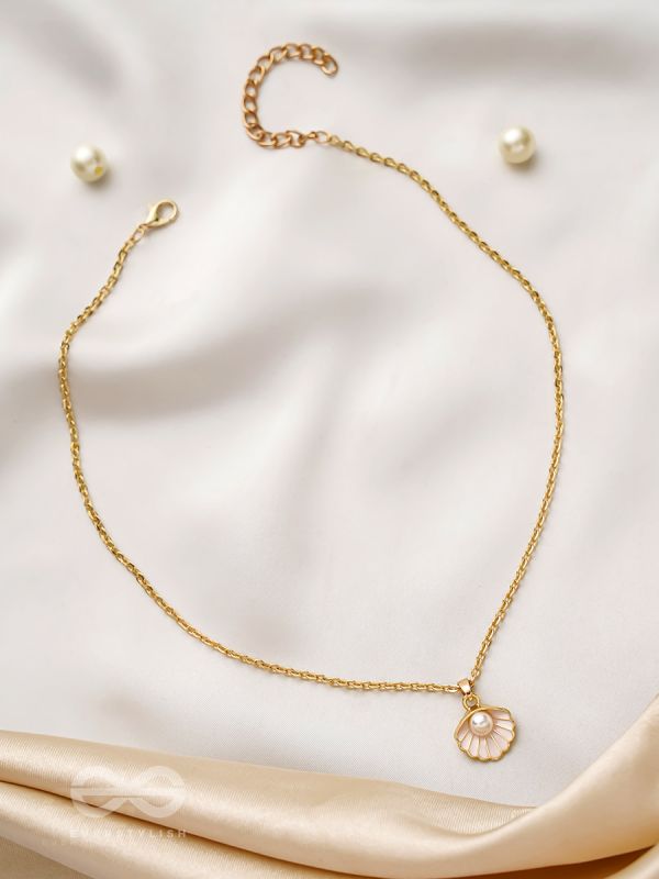 The Shell Stunner- Golden Embellished Necklace With Anti-Tarnish Coating 