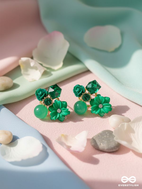 PETAL POP – CHARMING STUDS IN GREEN SHADES WITH FLOWER DETAILS