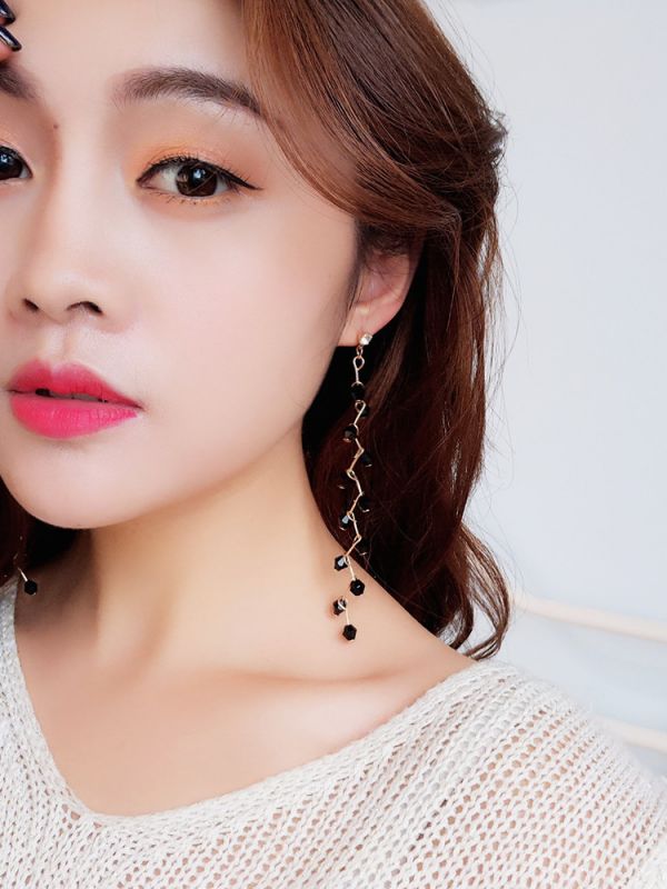 The Branched Elegance Dangling Earrings- Black