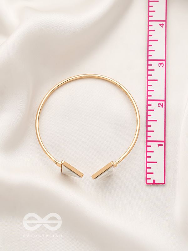 The Gorgeous Charmer- Marble Triangles Bracelet - White