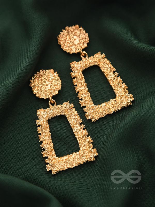 The Shimmery Diva Classic Geometric Earrings - Golden