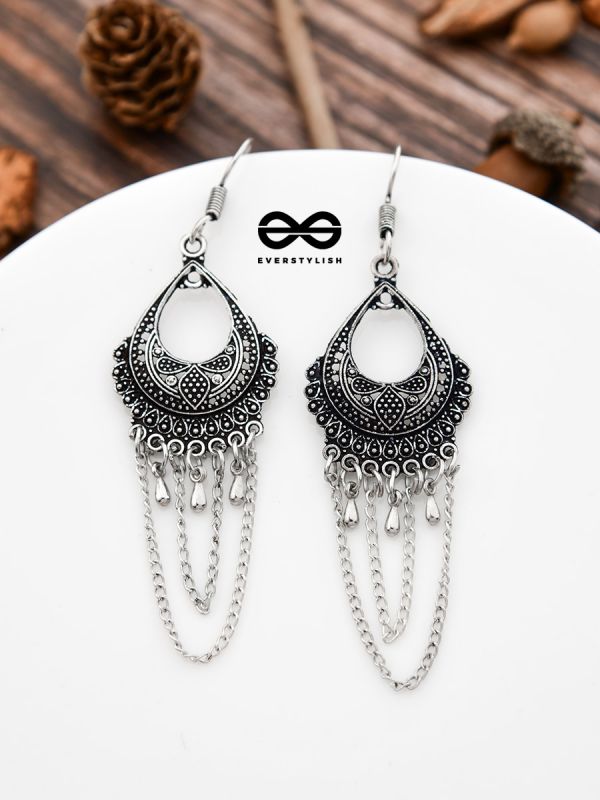 The Interlocked Chains Traditional Motif Earrings
