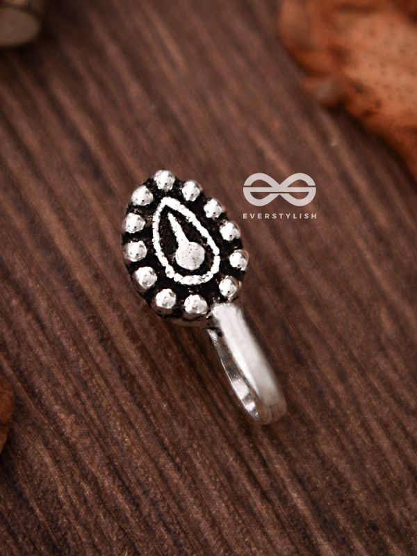 The Little Oxidised Droplet Non-piercing Boho Nosepin