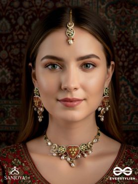 SUNDARIKA - BEAUTIFUL ONE -  HANDMADE KUNDAN SET WITH NECKLACE, EARRINGS AND MAANGTIKA