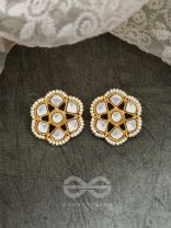 The Classy Elegance - Set of Statement Choker and Studs ( Pearl white)