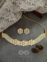 The Classy Elegance - Set of Statement Choker and Studs ( Pearl white)