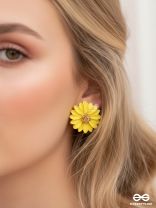 BLOOMING BLOSSOMS - Statement Stud Earrings (Bumblebee)