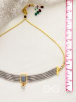 THE MYSTICAL MAGNIFICENCE - SET OF STATEMENT CHOKER AND EARRINGS (GREY)