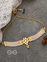 THE ETHERAL ELEGANCE - SET OF STATEMENT CHOKER AND EARRINGS (Pastel pink)