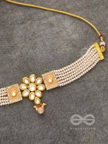 THE ETHERAL ELEGANCE - SET OF STATEMENT CHOKER AND EARRINGS (Pastel pink)