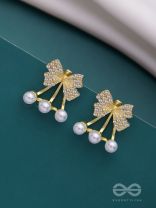 HOLD MY BOW - GOLDEN PEARL EAR JACKETS