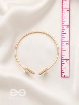 The Gorgeous Charmer- Marble Triangles Bracelet - White