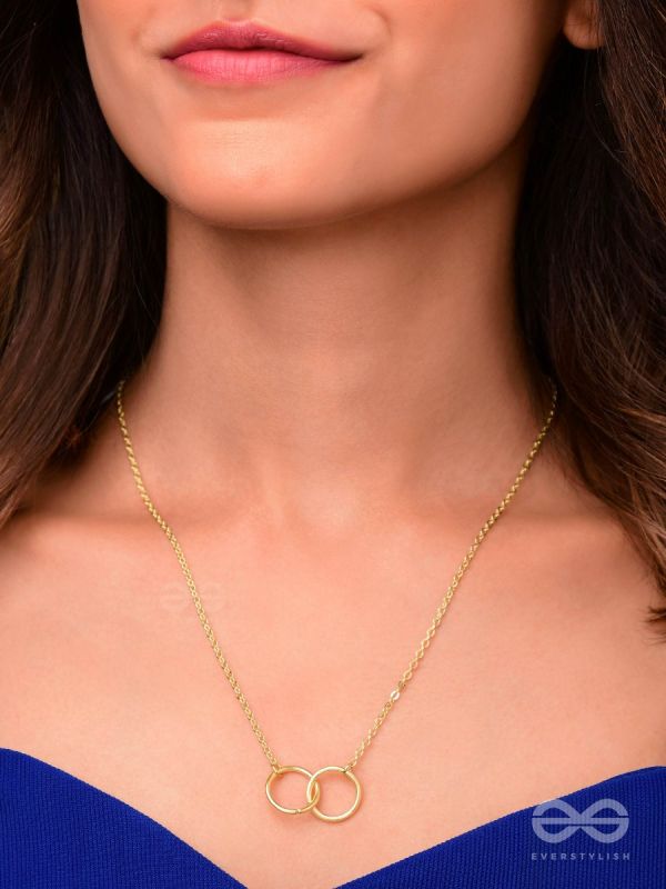 The Dainty Links - Golden Casual Neckpiece