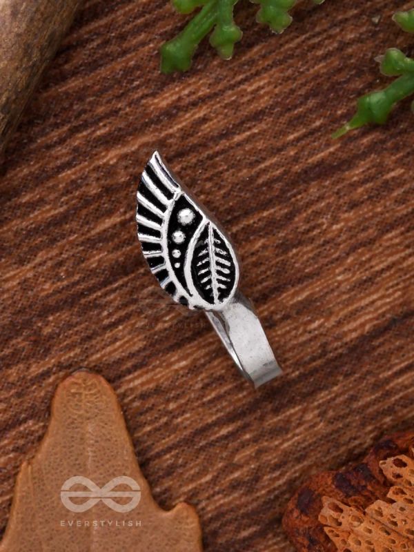 LEAFY WHISPERS - OXIDISED NON-PIERCED NOSERING
