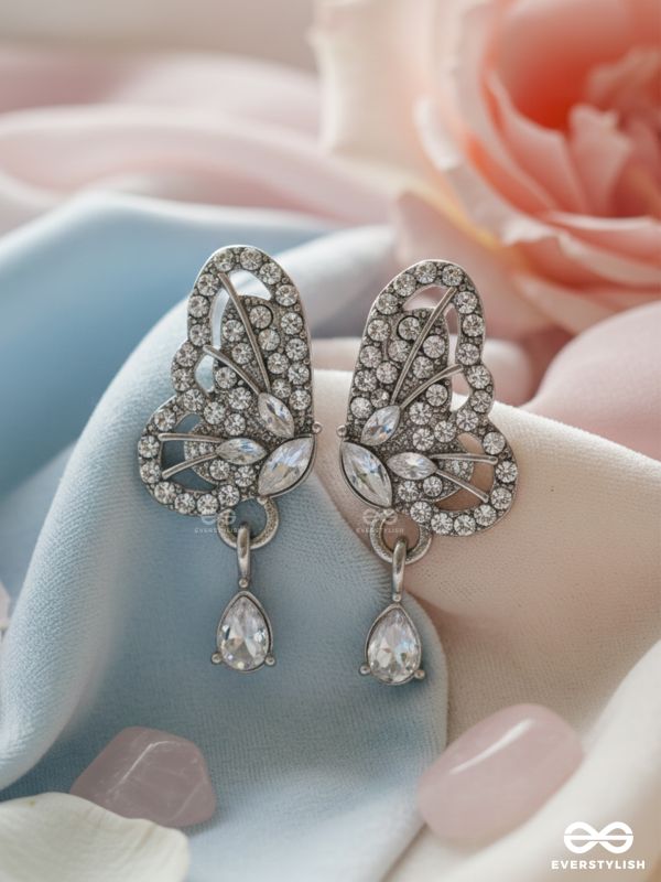 SILVER VEIL – DELICATE MESH LOOP DROP EARRINGS